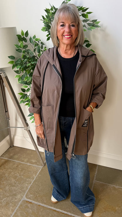 THE EVERYDAY HOODED MAC — TAUPE