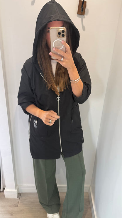 THE EVERYDAY HOODED MAC — BLACK