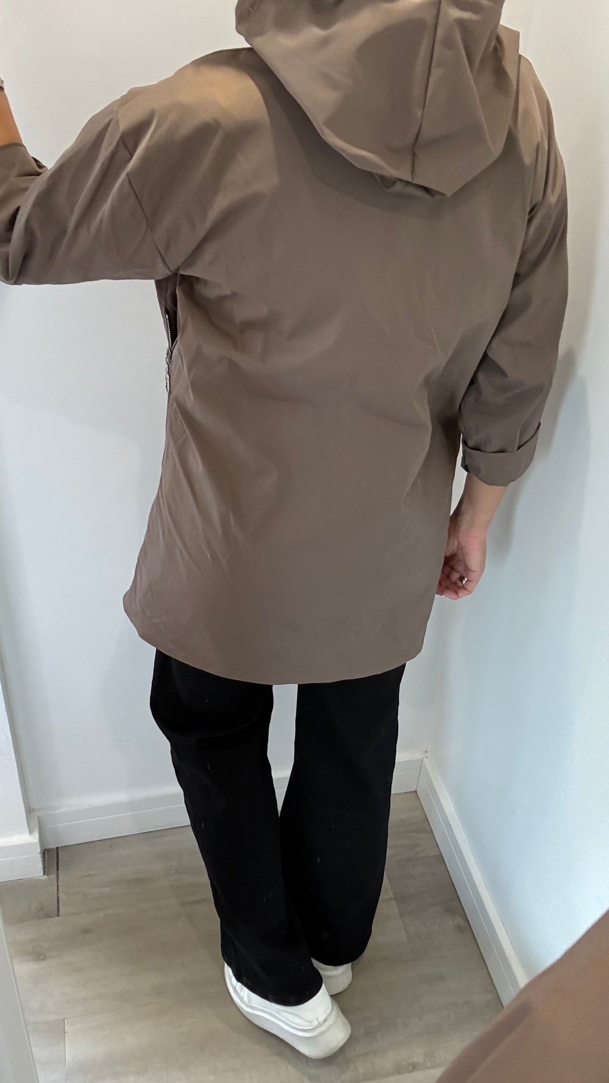 THE EVERYDAY HOODED MAC — TAUPE