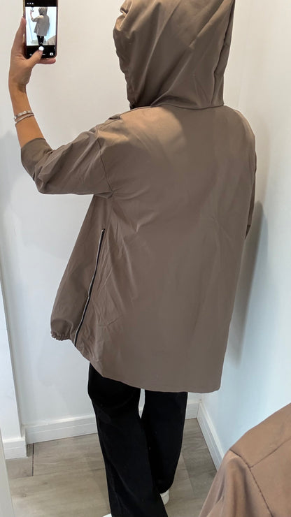 THE EVERYDAY HOODED MAC — TAUPE