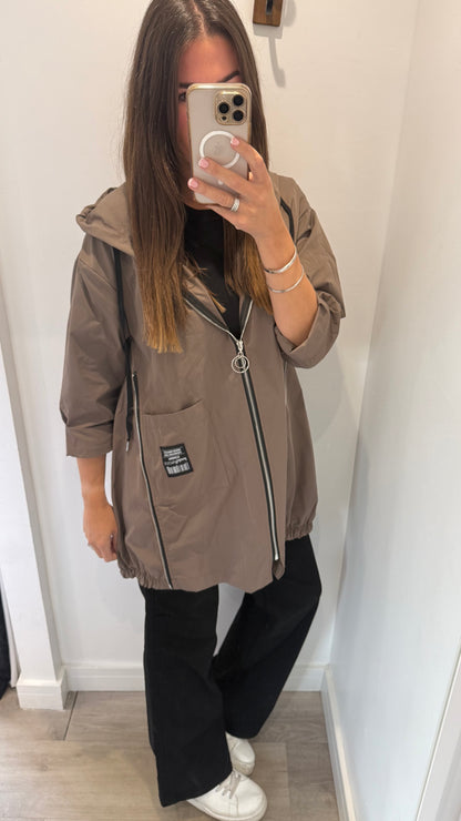 THE EVERYDAY HOODED MAC — TAUPE