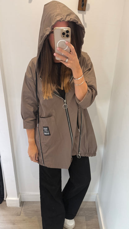 THE EVERYDAY HOODED MAC — TAUPE