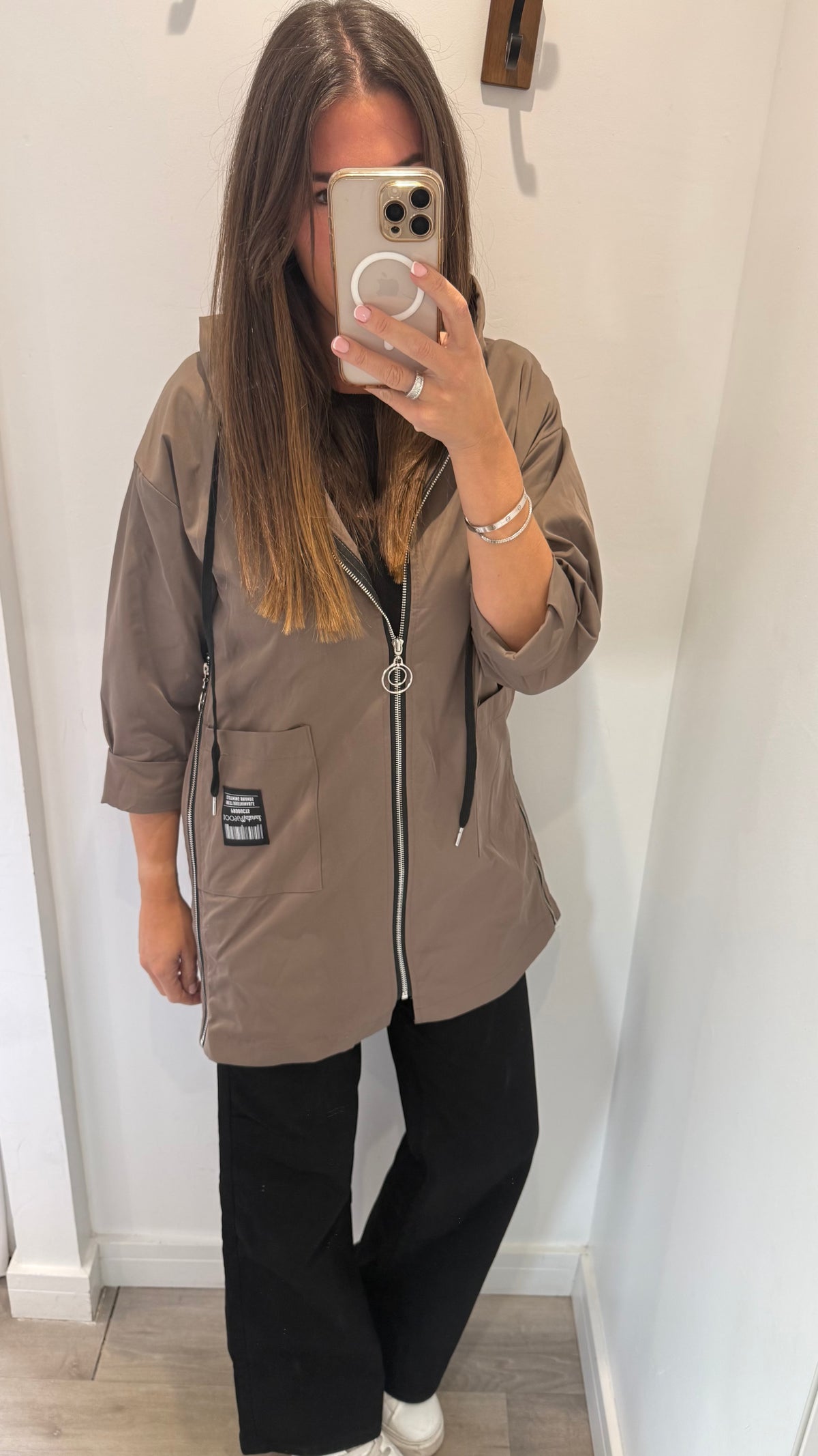 THE EVERYDAY HOODED MAC — TAUPE