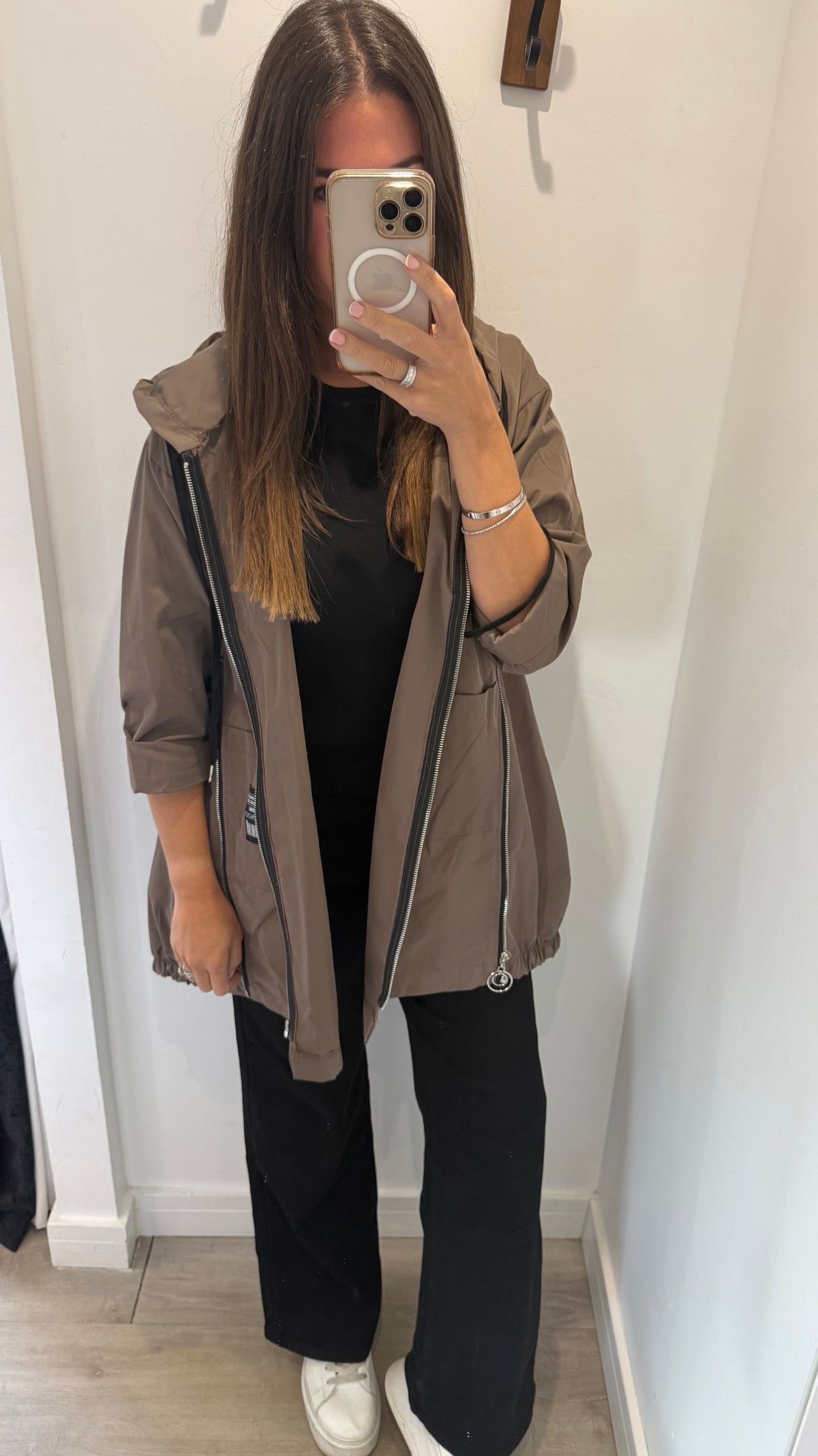 THE EVERYDAY HOODED MAC — TAUPE