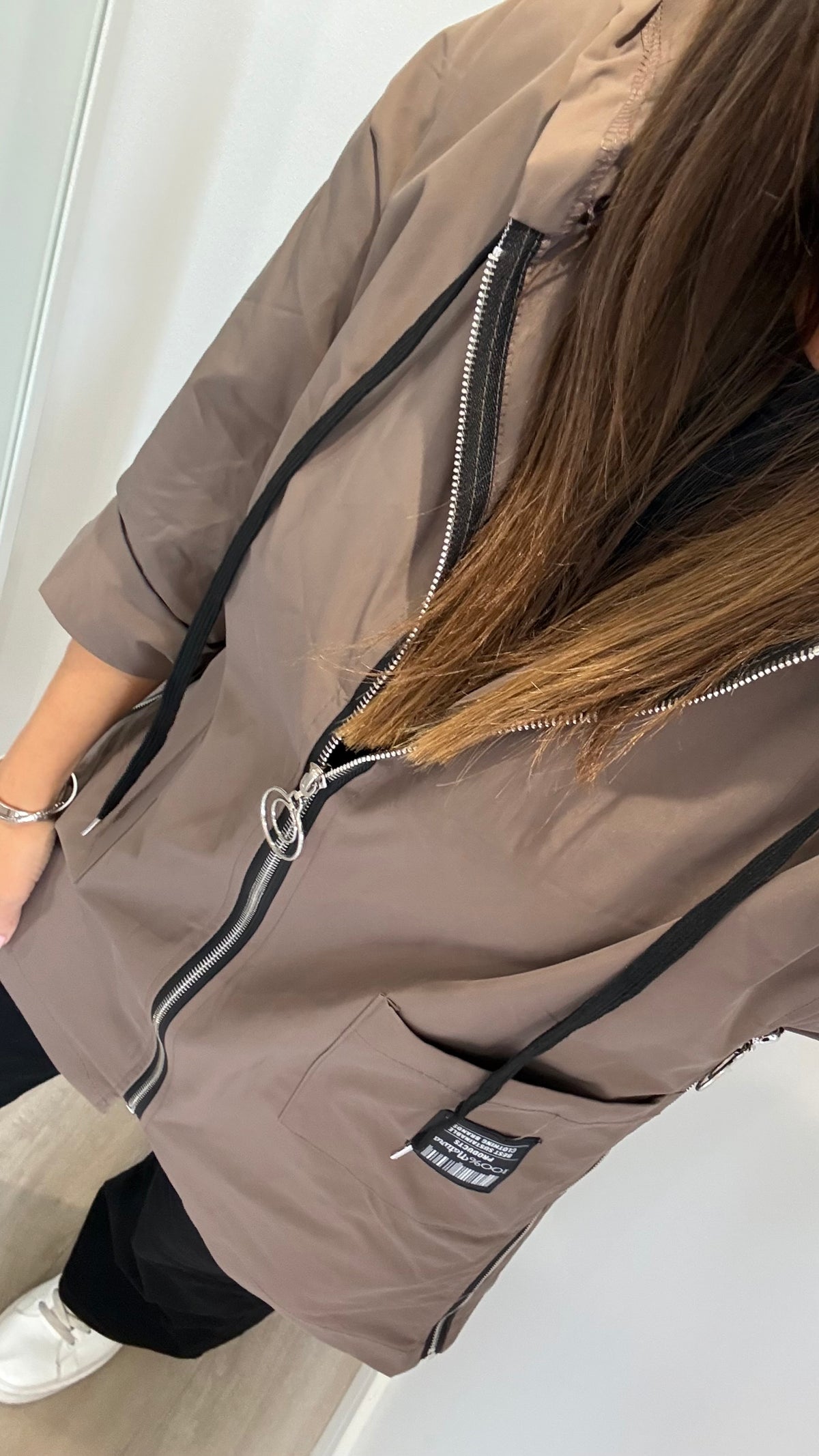 THE EVERYDAY HOODED MAC — TAUPE