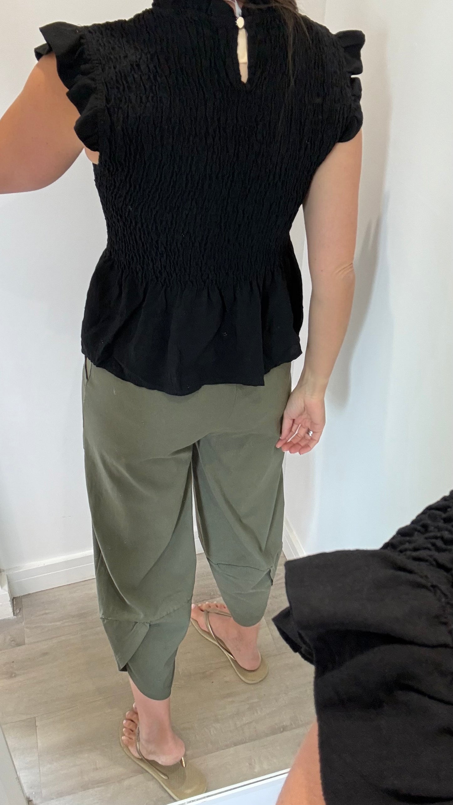 THE EVERYDAY SHIRRED TOP - BLACK