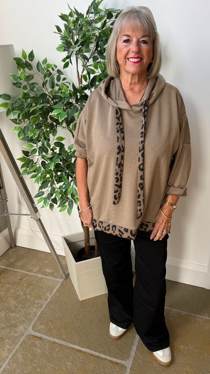 THE LEOPARD TRIM RELAXED HOODIE — MOCHA