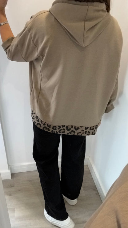 THE LEOPARD TRIM RELAXED HOODIE — MOCHA