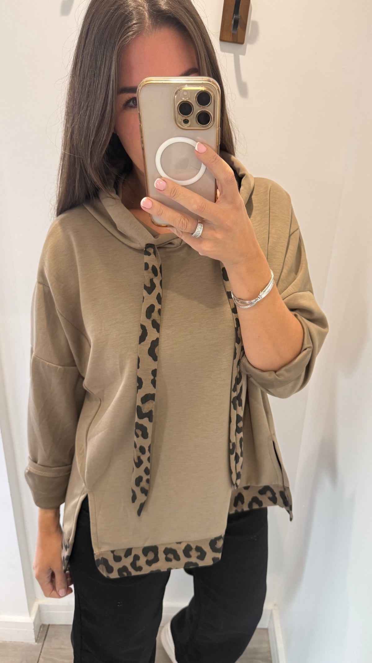THE LEOPARD TRIM RELAXED HOODIE — MOCHA