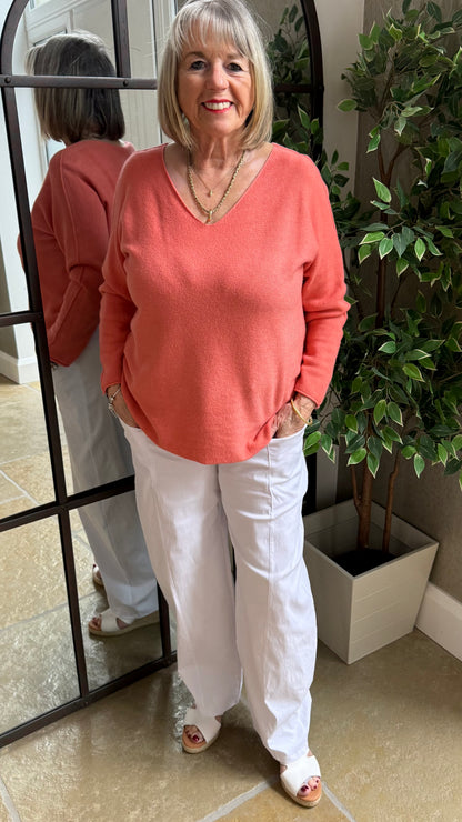 WHITE BUTTON BARREL TROUSERS WITH EXPOSED POCKETS