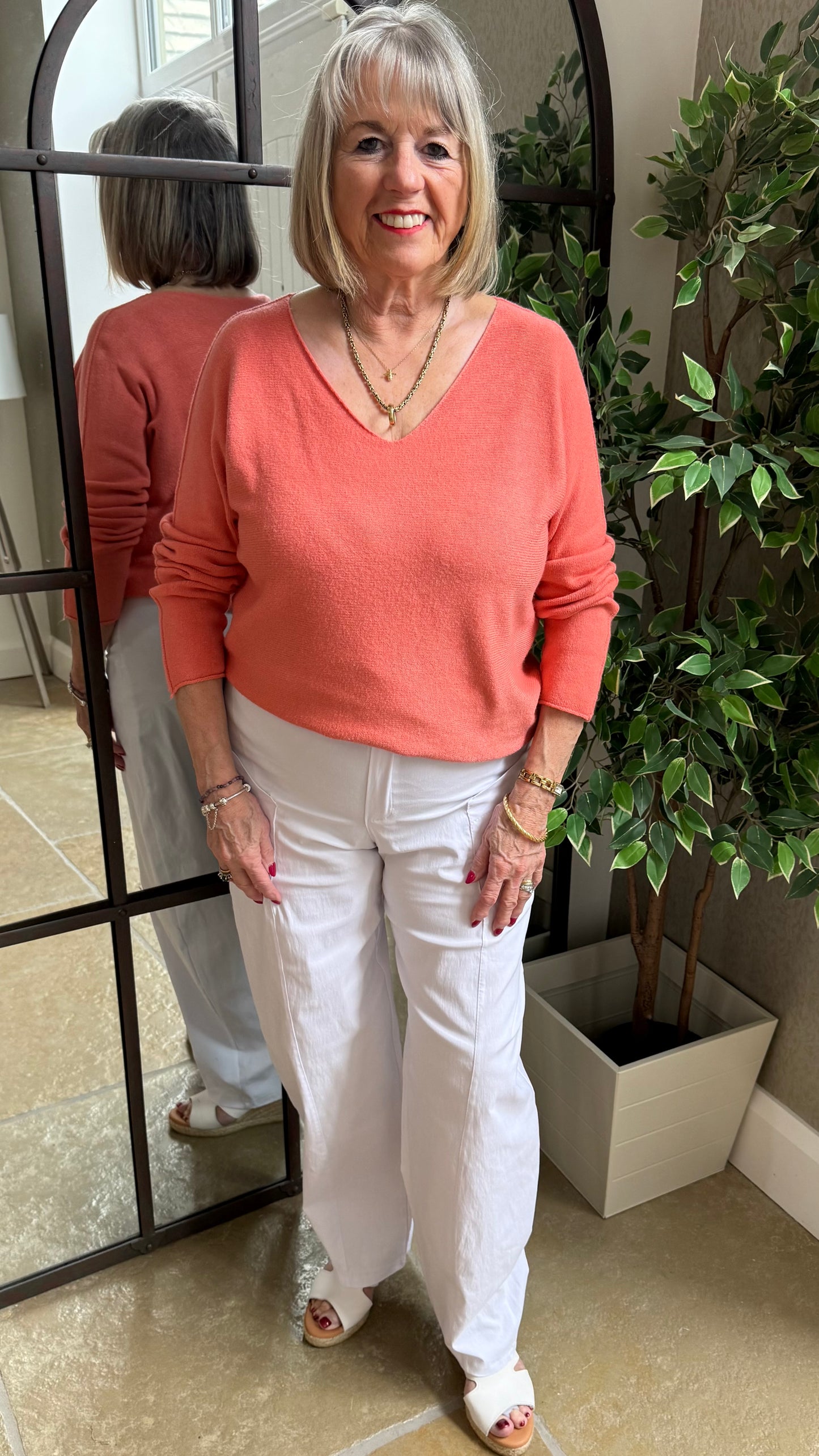 WHITE BUTTON BARREL TROUSERS WITH EXPOSED POCKETS