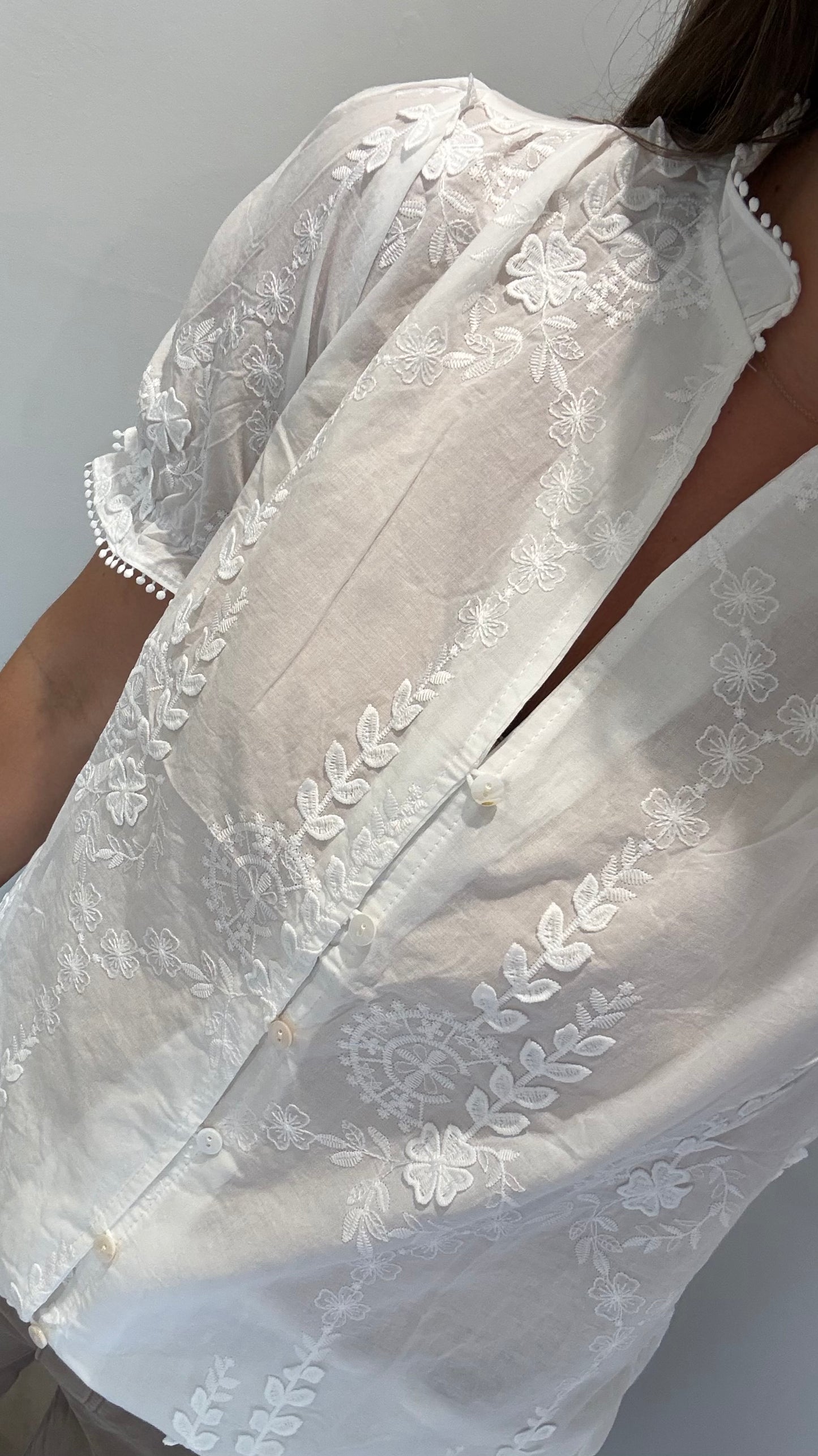 WHITE EMBROIDERED BLOUSE