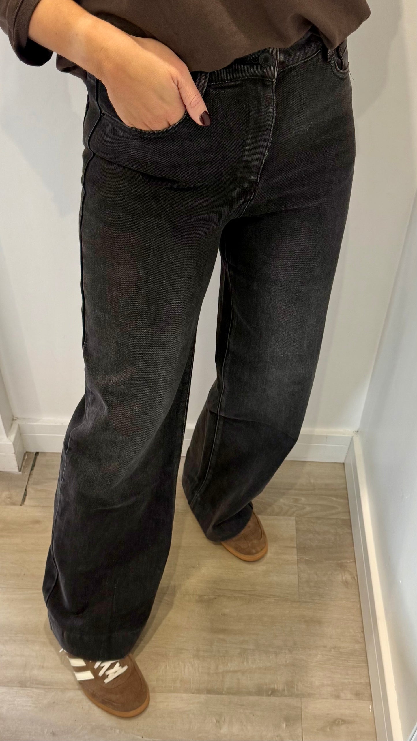 WASHED BLACK DAD FIT JEANS