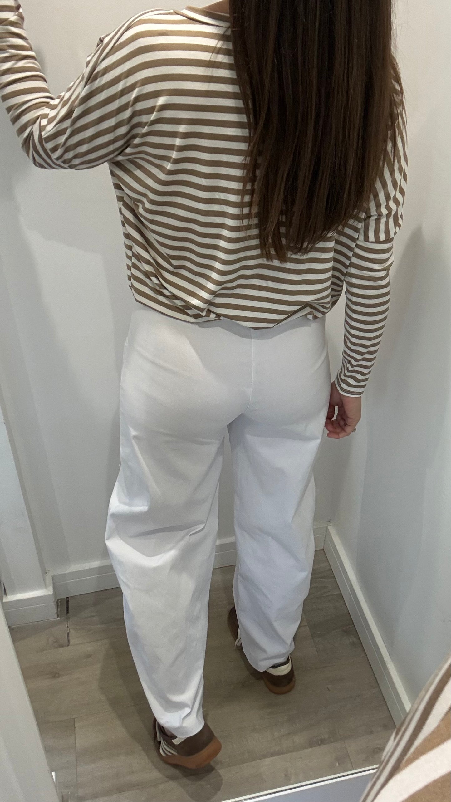 WHITE BUTTON BARREL TROUSERS WITH EXPOSED POCKETS