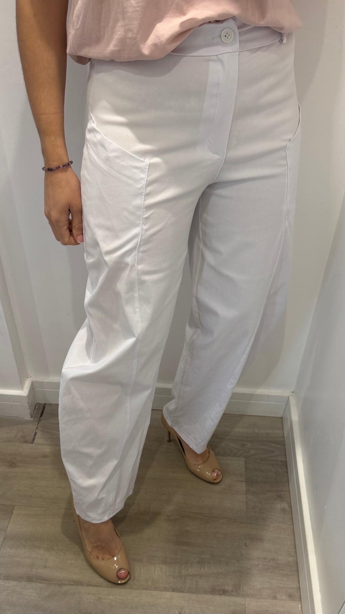 WHITE BUTTON BARREL TROUSERS WITH EXPOSED POCKETS