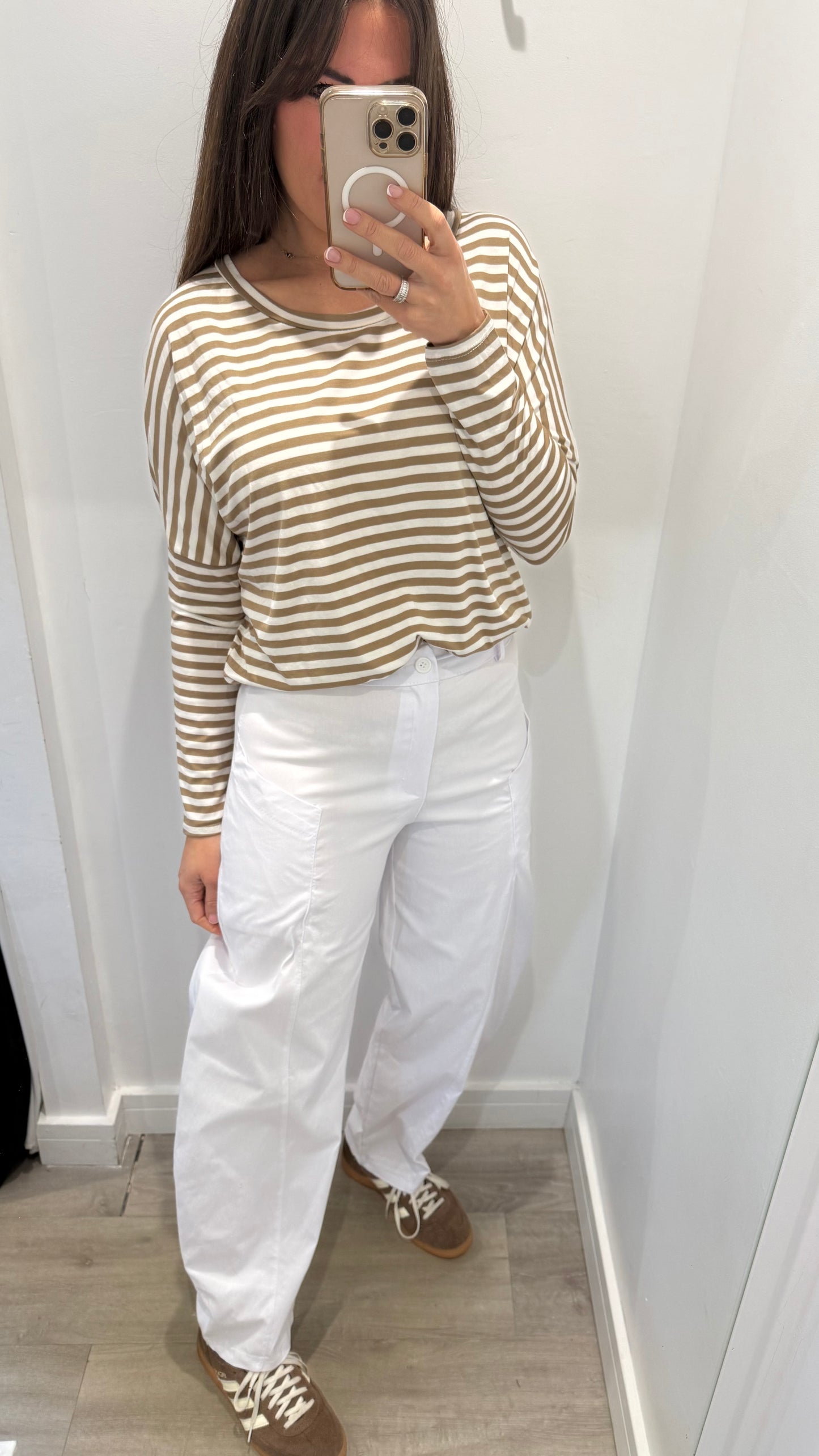 WHITE BUTTON BARREL TROUSERS WITH EXPOSED POCKETS