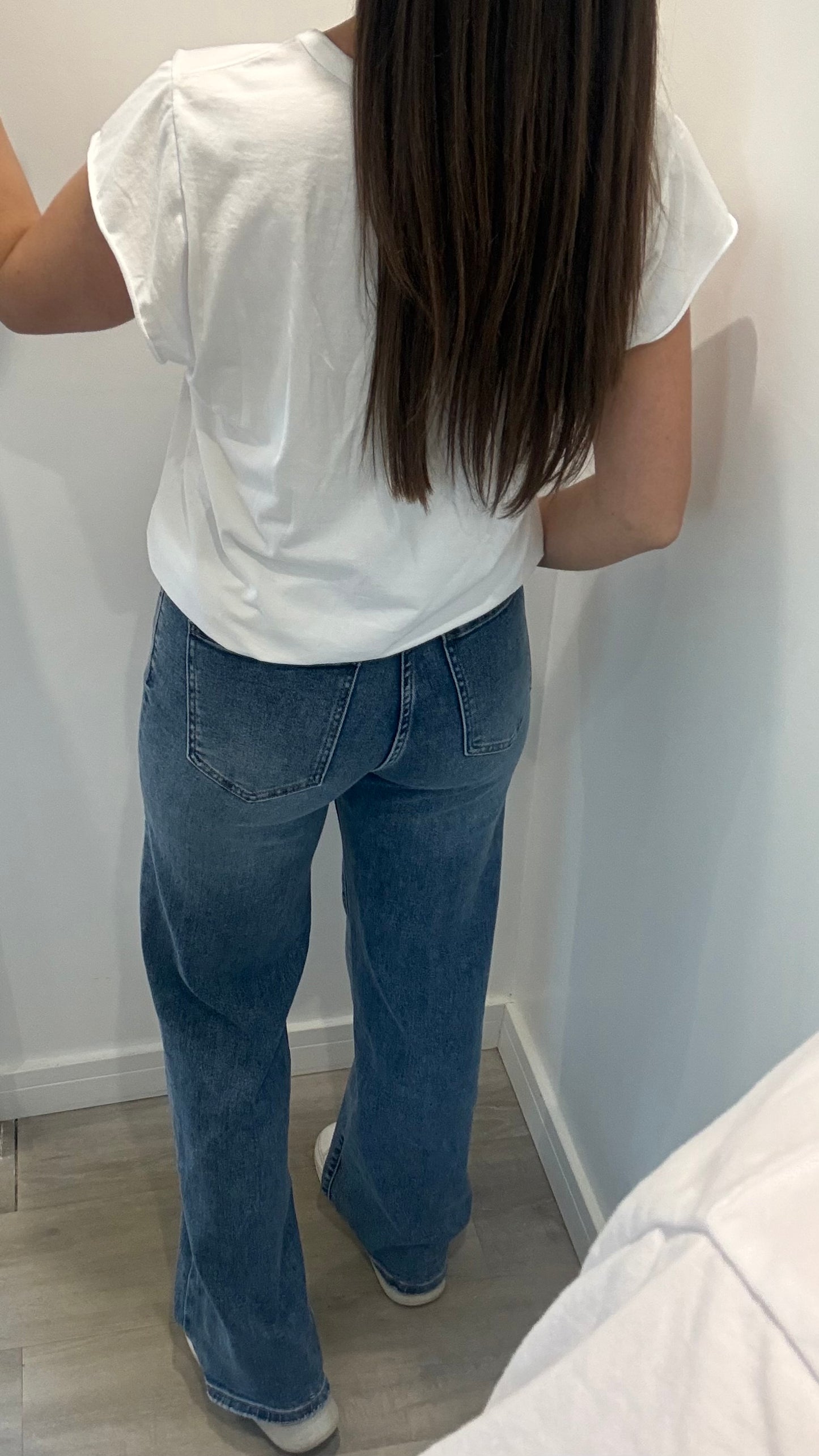 WHITE CAP SLEEVE TEE