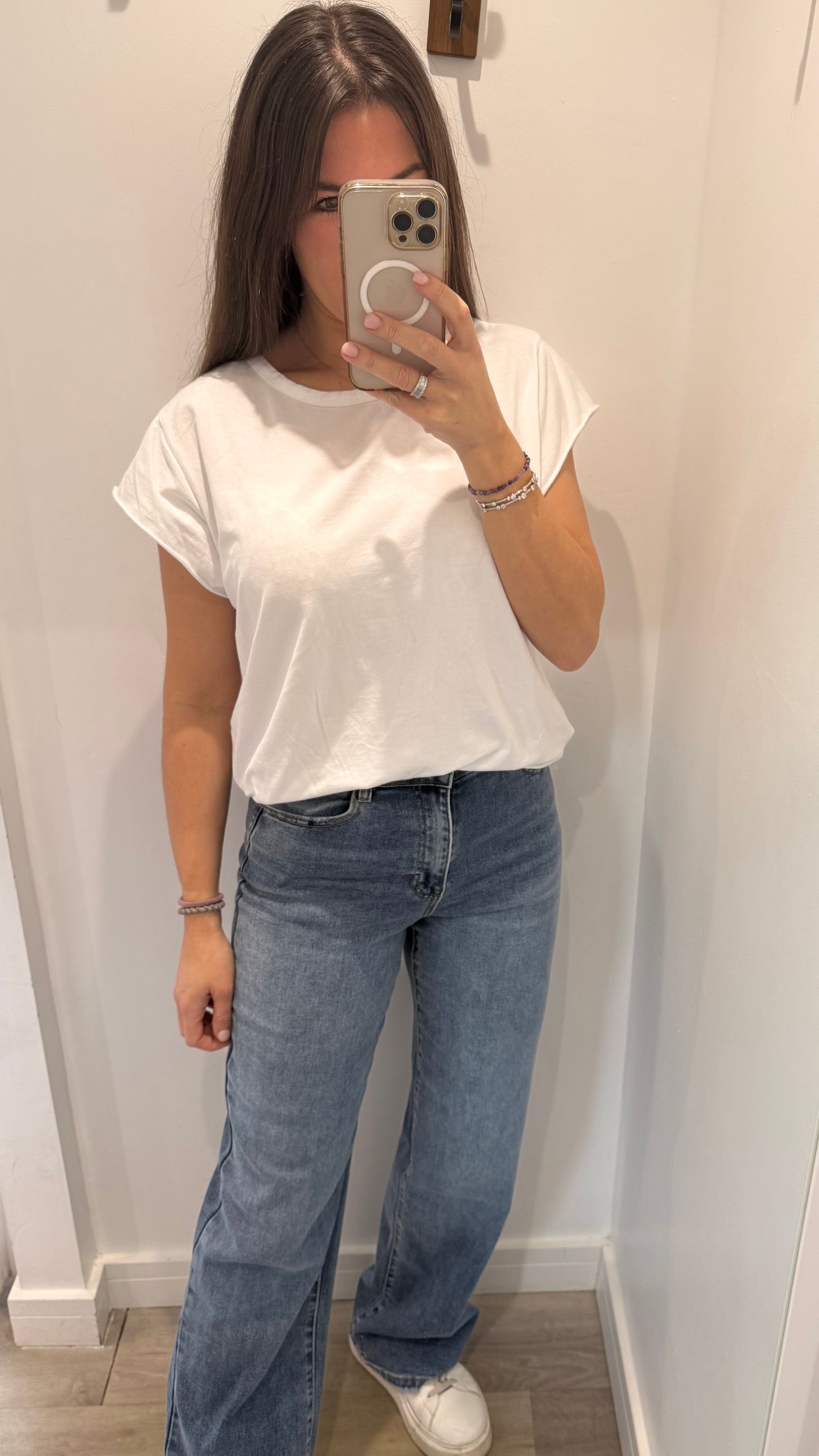 WHITE CAP SLEEVE TEE