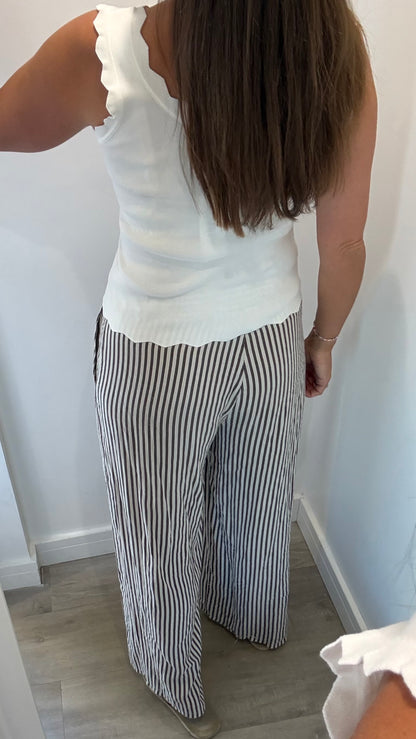 WHITE SCALLOP VEST TOP