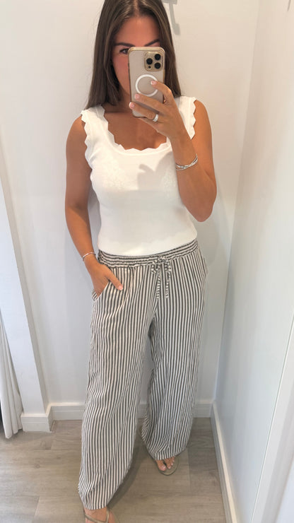 WHITE SCALLOP VEST TOP