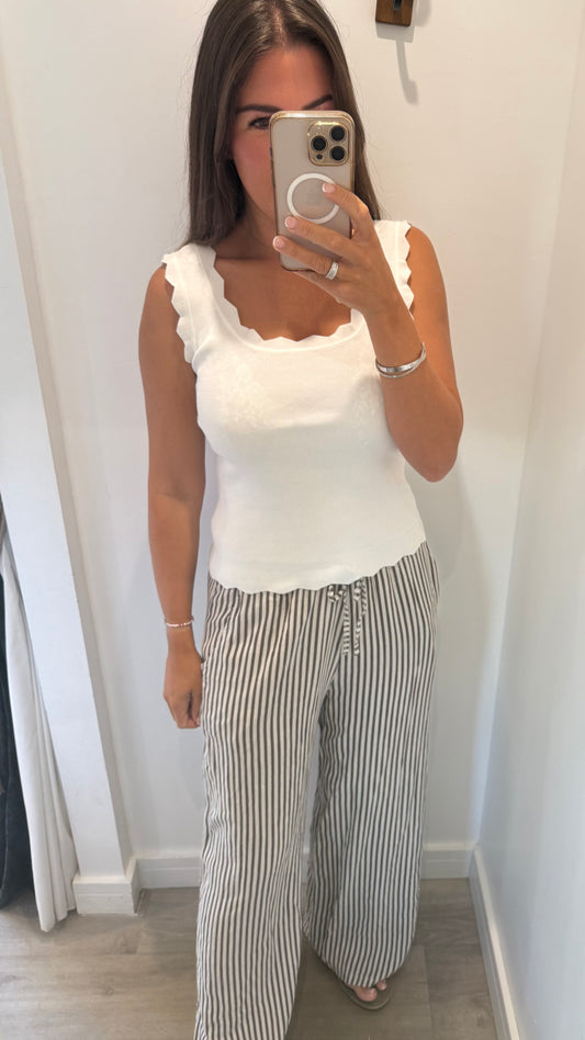 WHITE SCALLOP VEST TOP