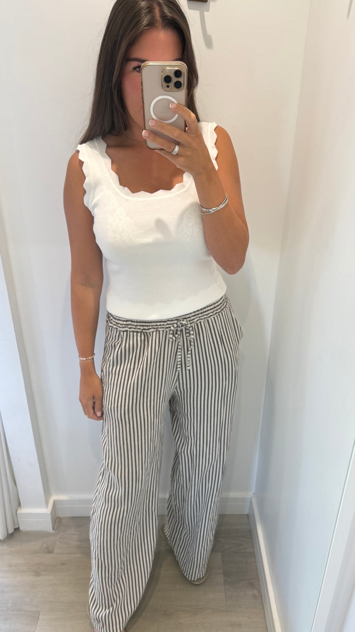 WHITE SCALLOP VEST TOP