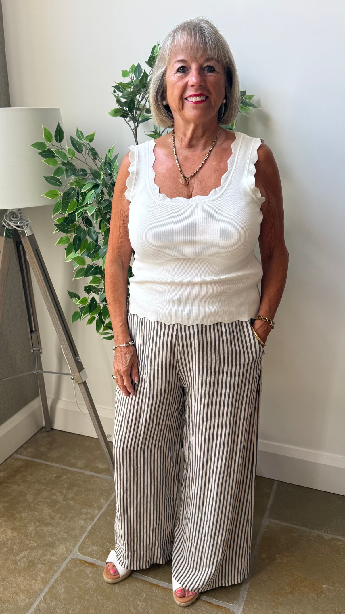 WHITE SCALLOP VEST TOP