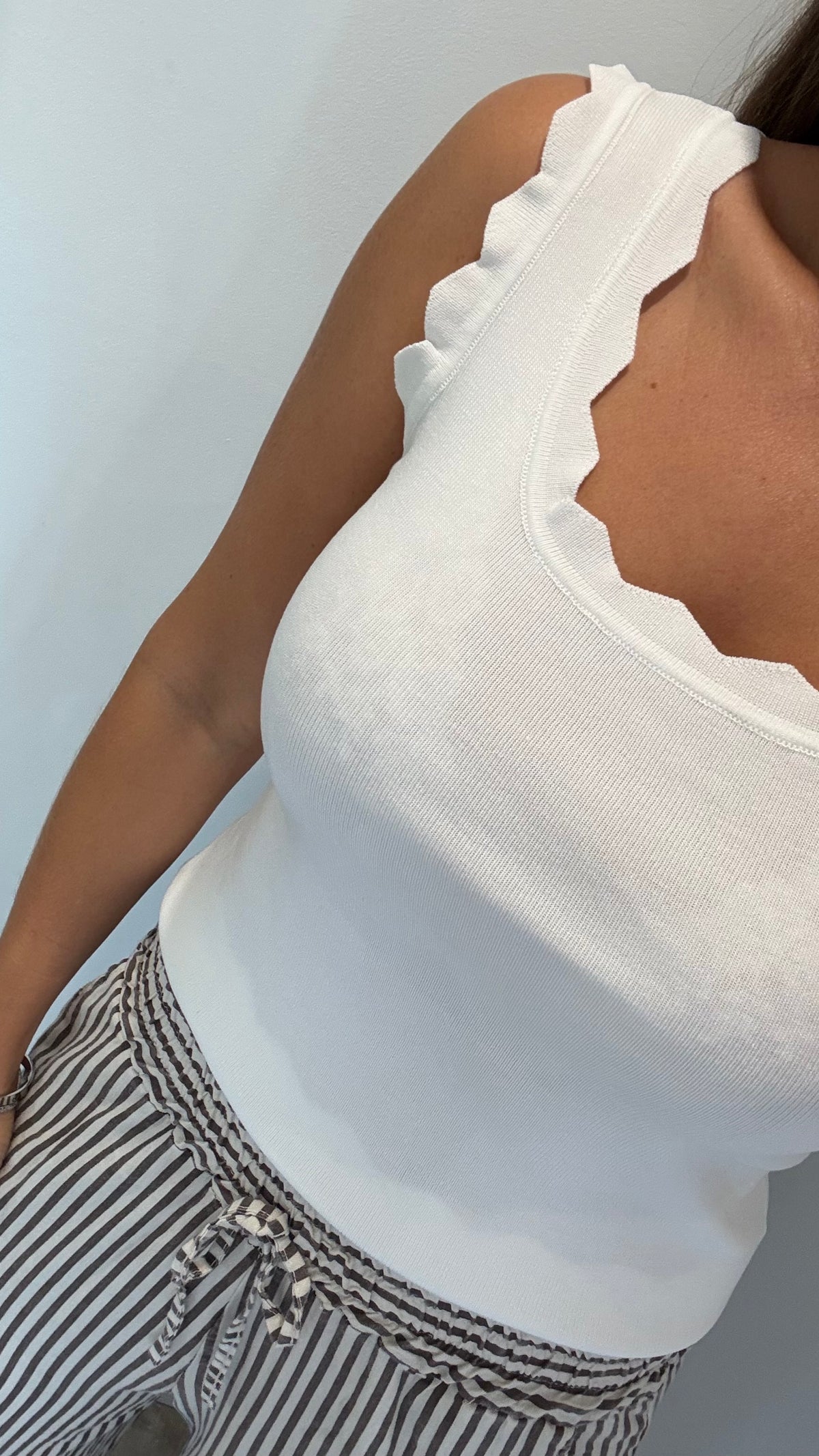 WHITE SCALLOP VEST TOP