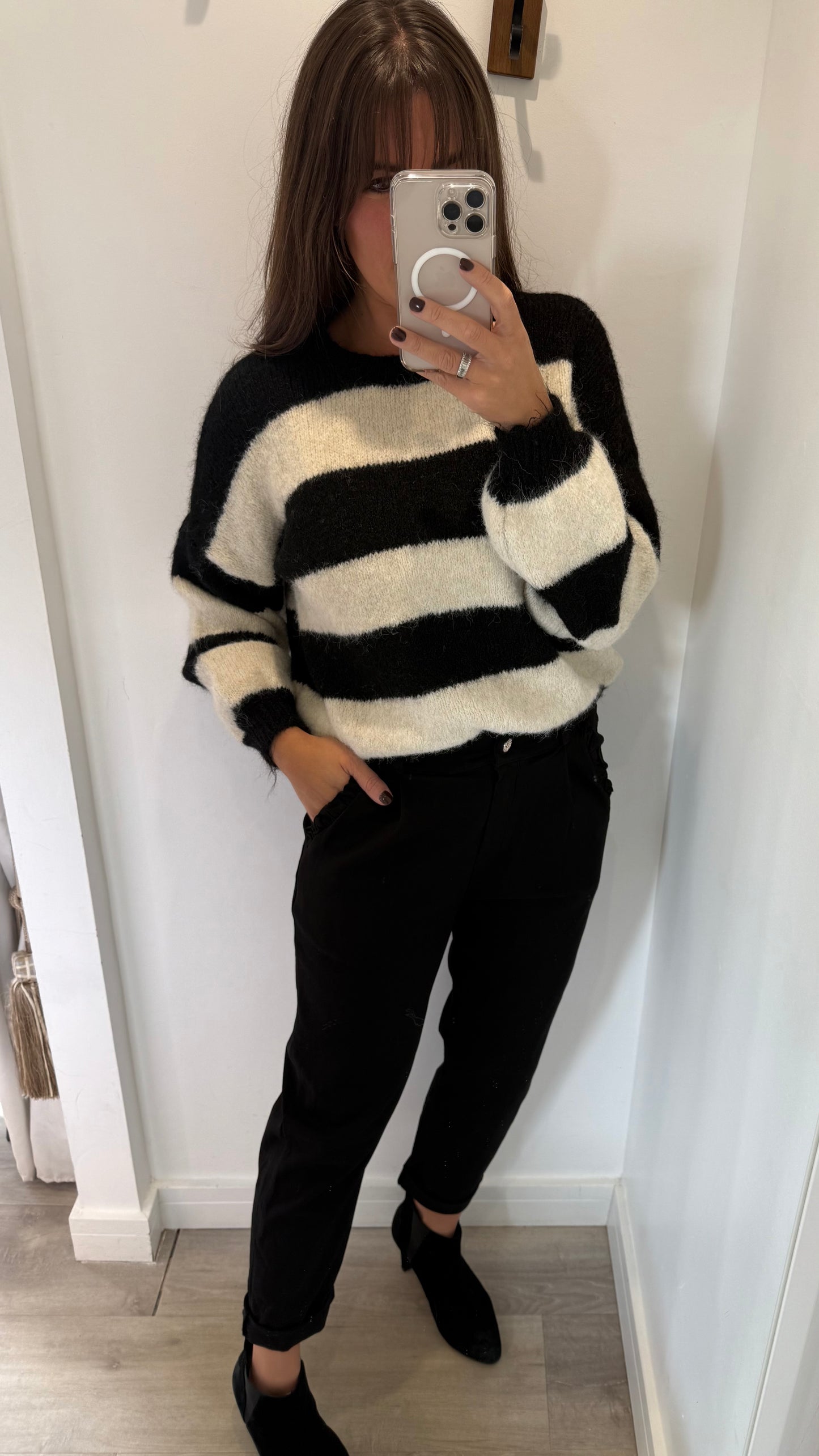 BLACK CHINO MAGIC PANT WITH FRILL POCKET