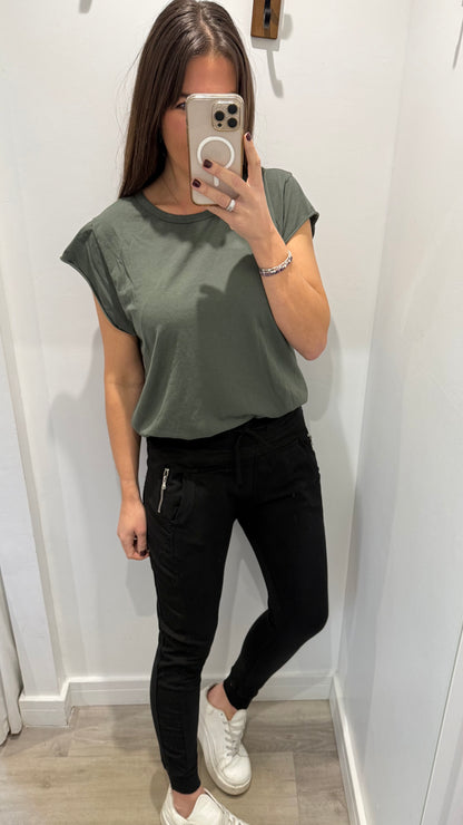 BLACK ULTIMATE JOGGER – BACK IN STOCK