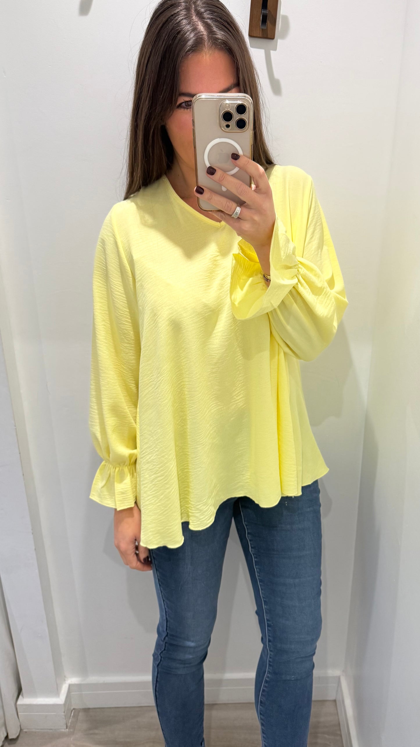 LEMON FRILL CUFF V-NECK BLOUSE