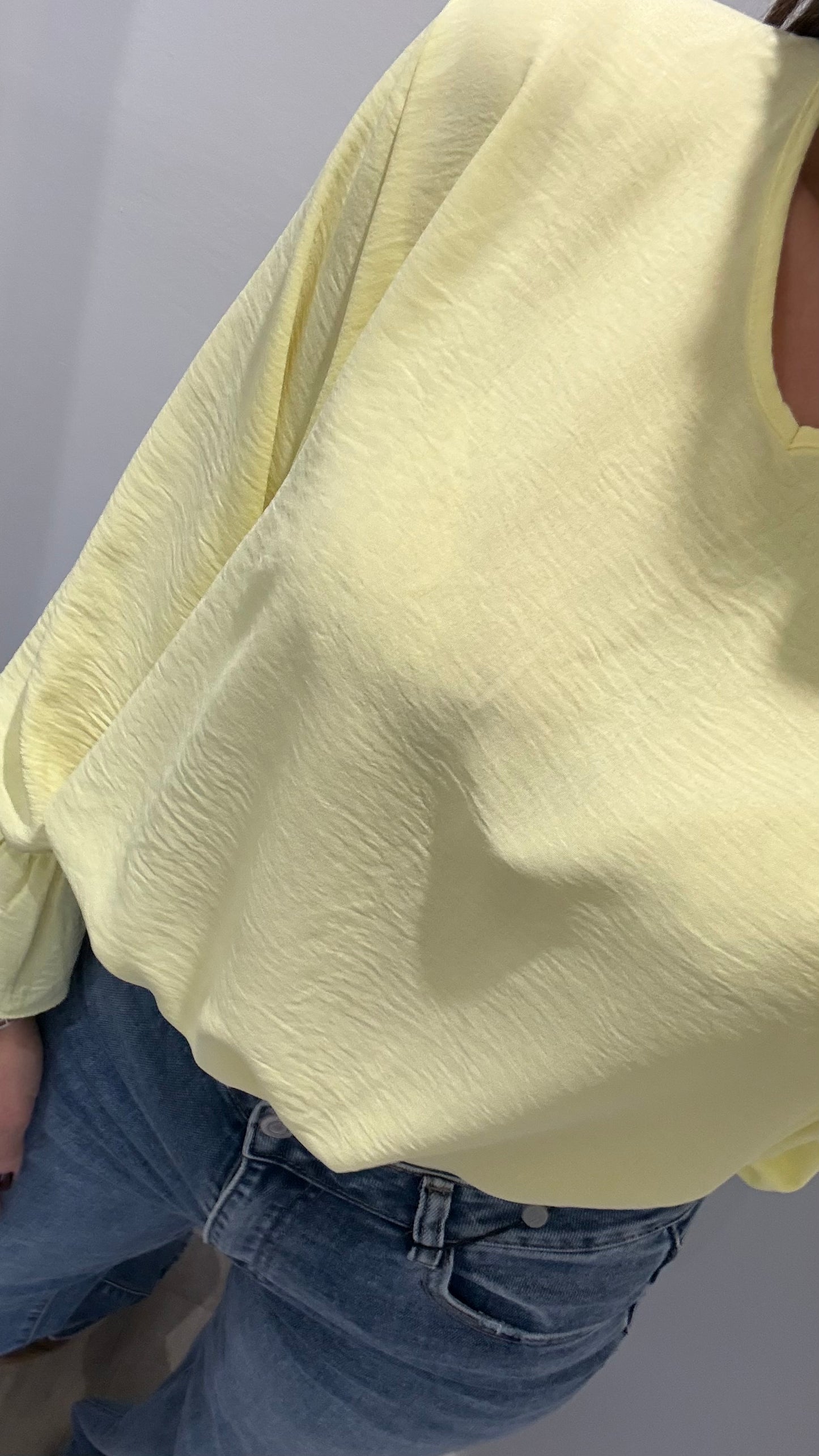 LEMON FRILL CUFF V-NECK BLOUSE