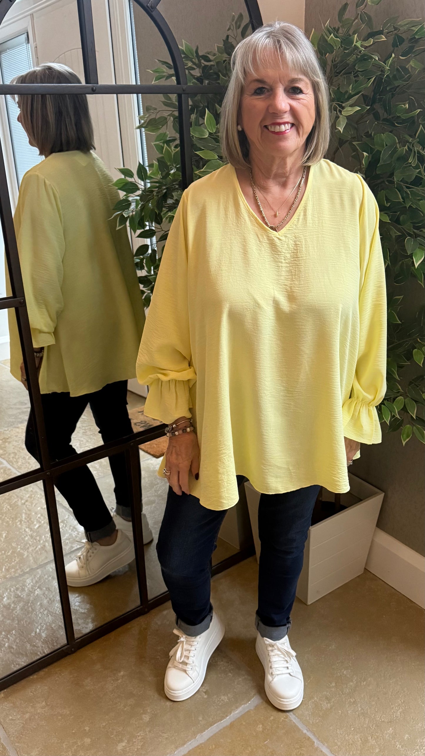 LEMON FRILL CUFF V-NECK BLOUSE