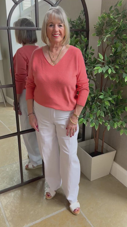 WHITE BUTTON BARREL TROUSERS WITH EXPOSED POCKETS