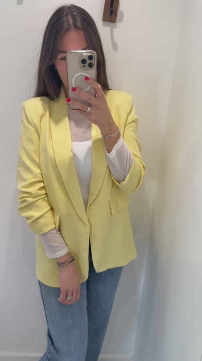 LEMON RUCHED SLEEVE BLAZER
