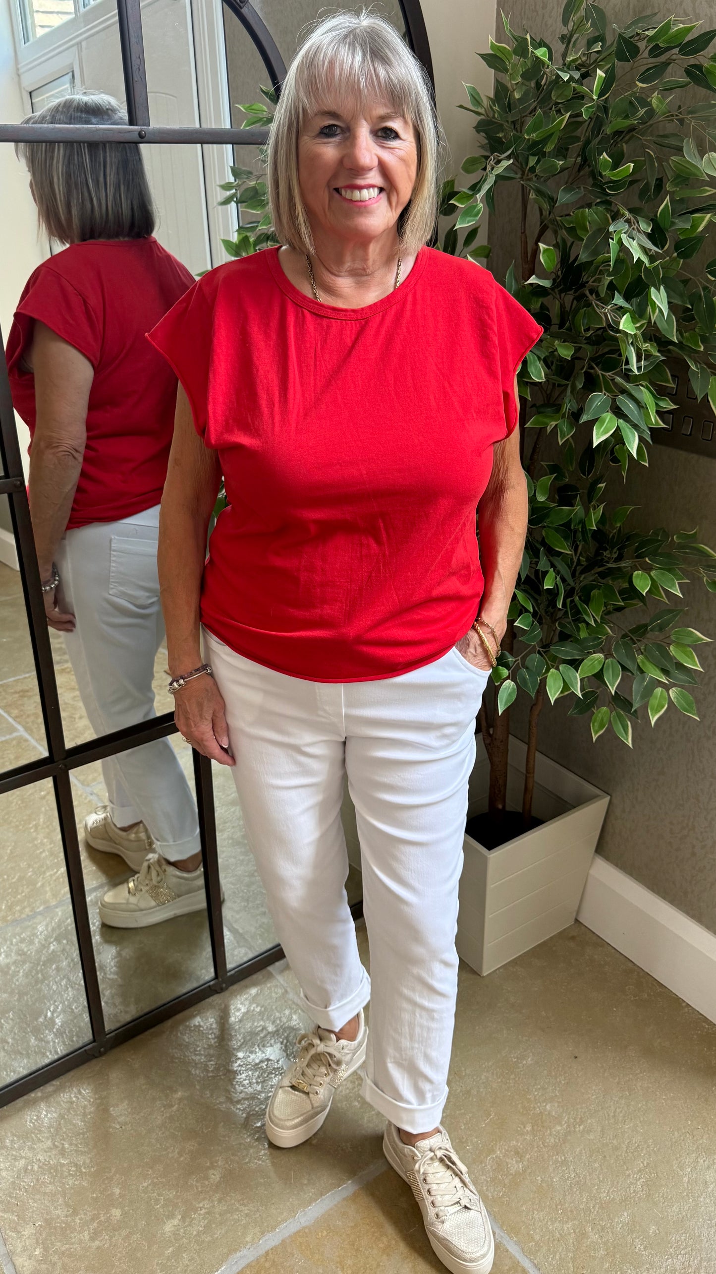 RED CAP SLEEVE TEE