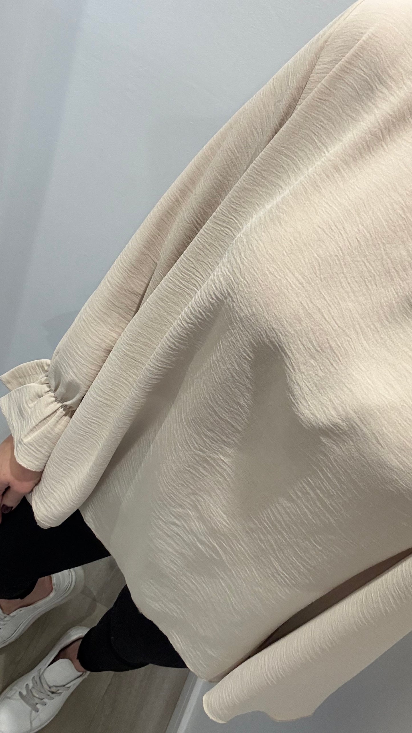 SAND FRILL CUFF V-NECK BLOUSE