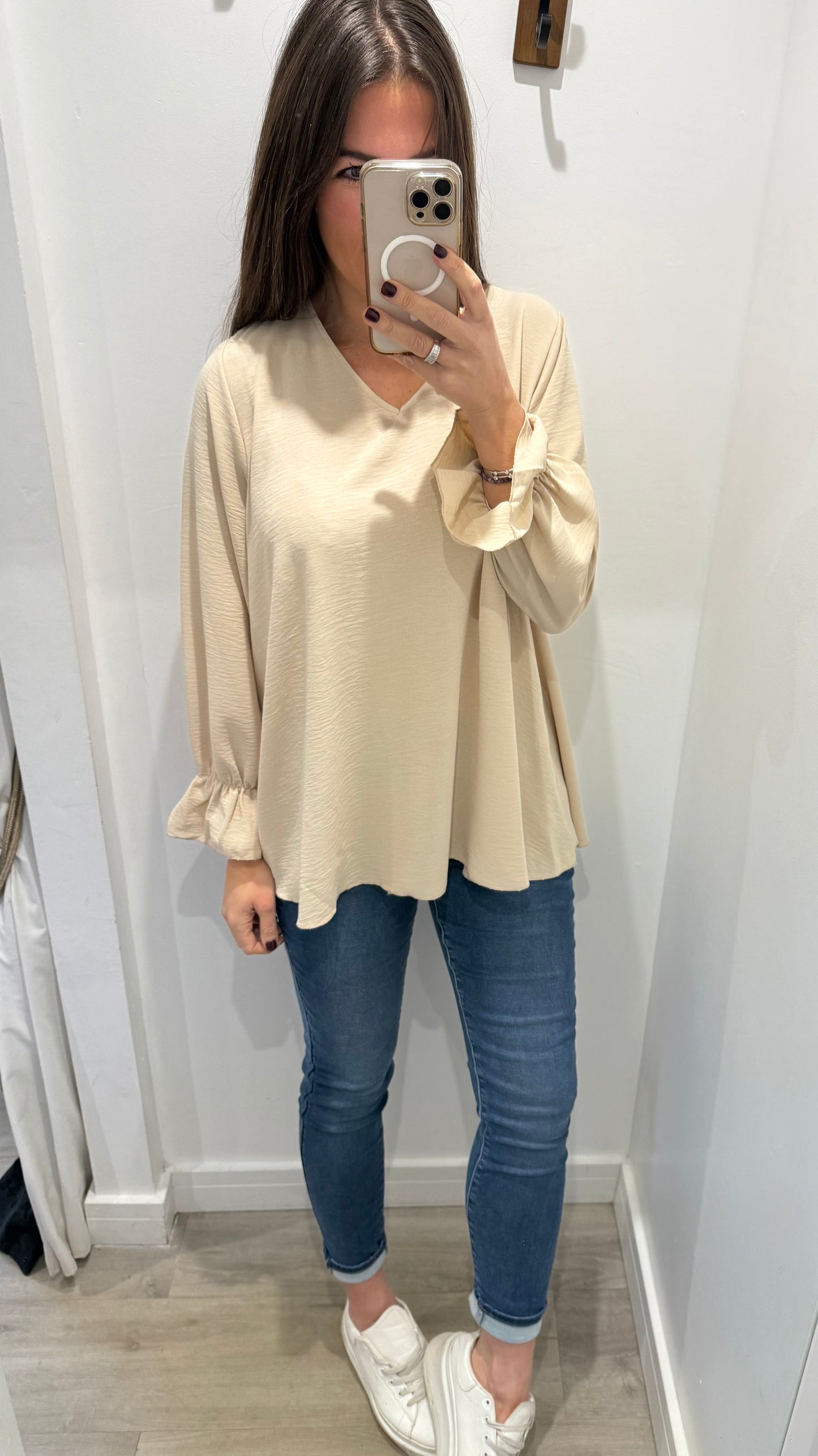SAND FRILL CUFF V-NECK BLOUSE
