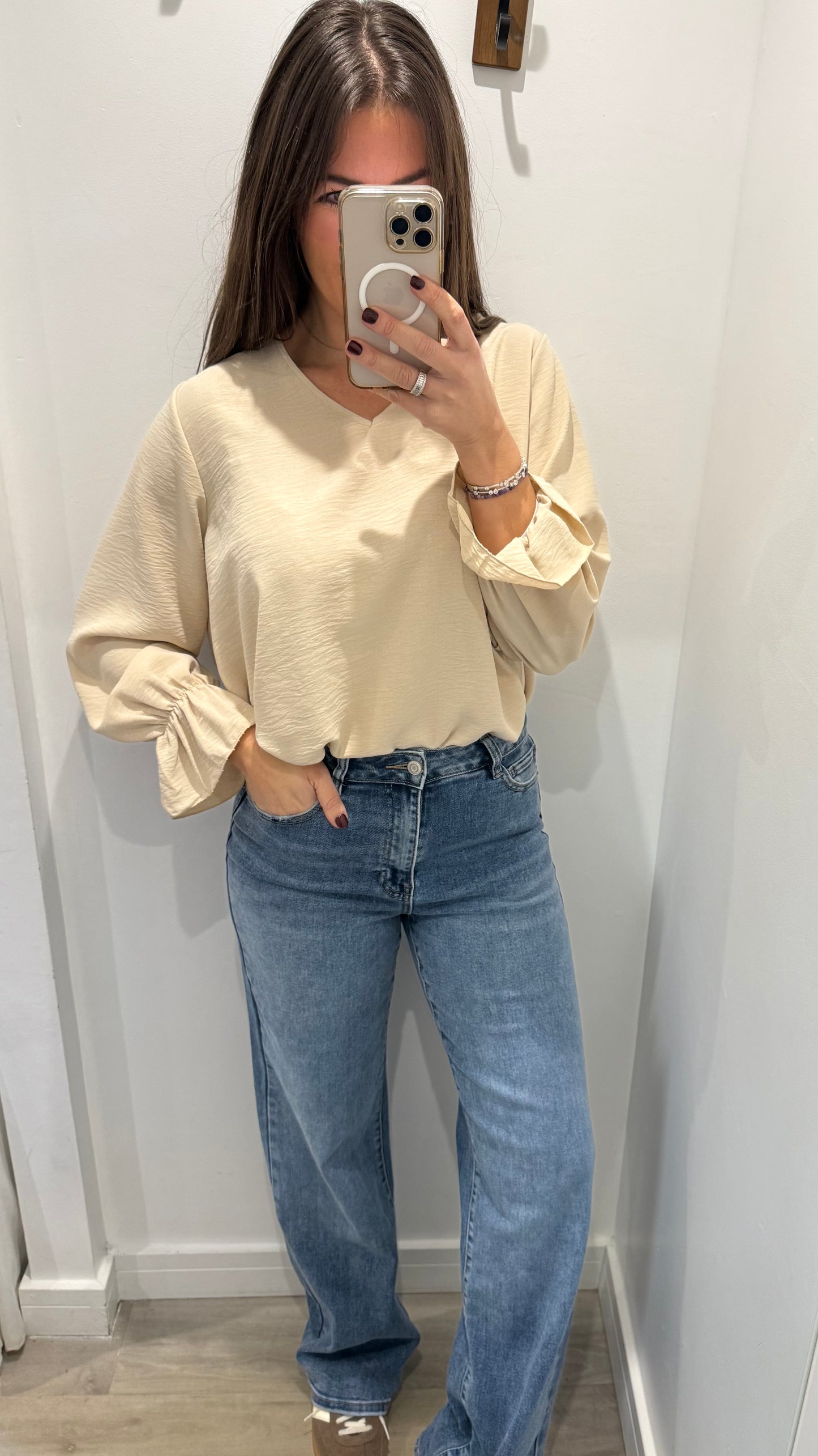 SAND FRILL CUFF V-NECK BLOUSE
